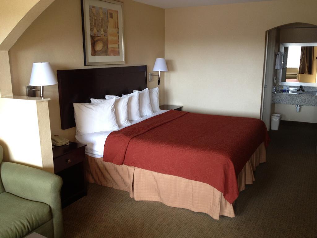Quality Inn Carthage Стая снимка